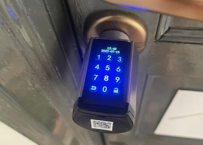 Lägenhet Ampio Bilocale Zona Navigli Milano