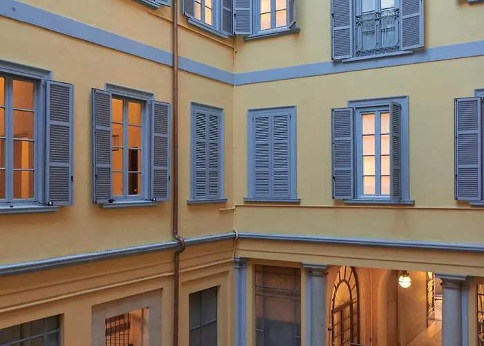 Crossing Manzoni 밀라노