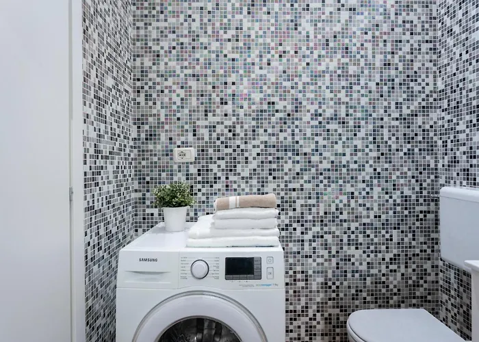 New! Lovely & Friendly In Center B * Milán