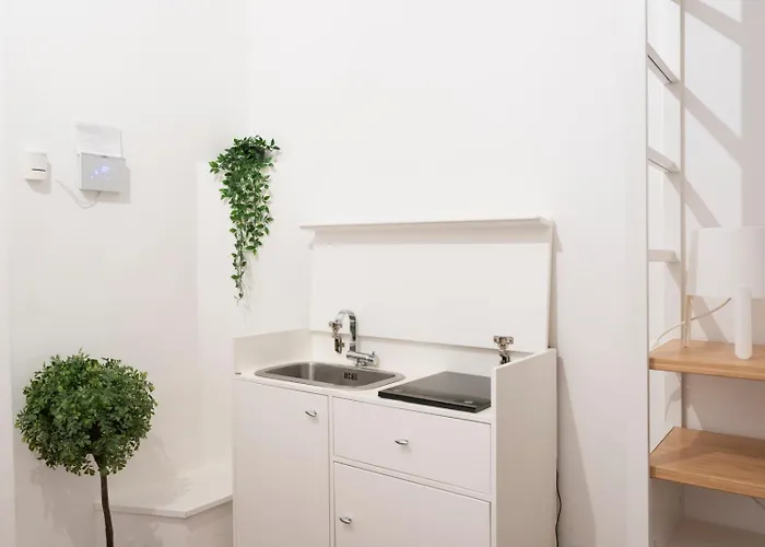 New! Lovely & Friendly In Center B Appartement Milaan