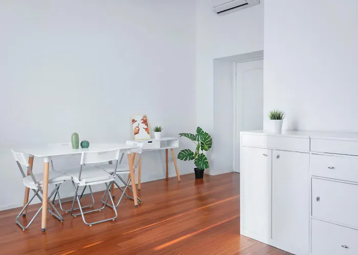 New! Lovely & Friendly In Center A Apartment *