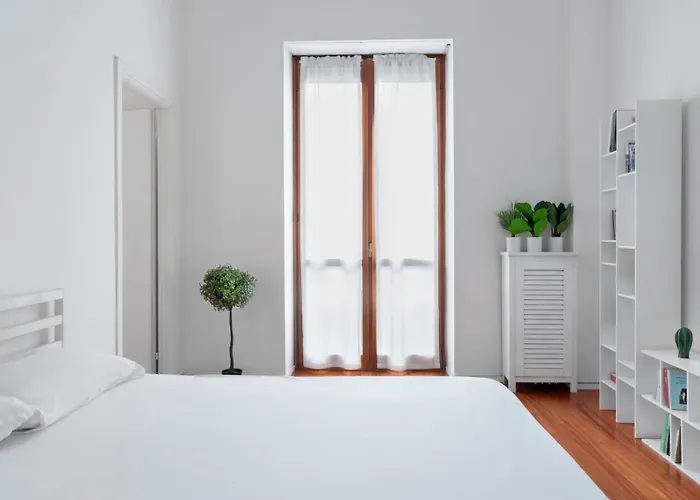 New! Lovely & Friendly In Center A *