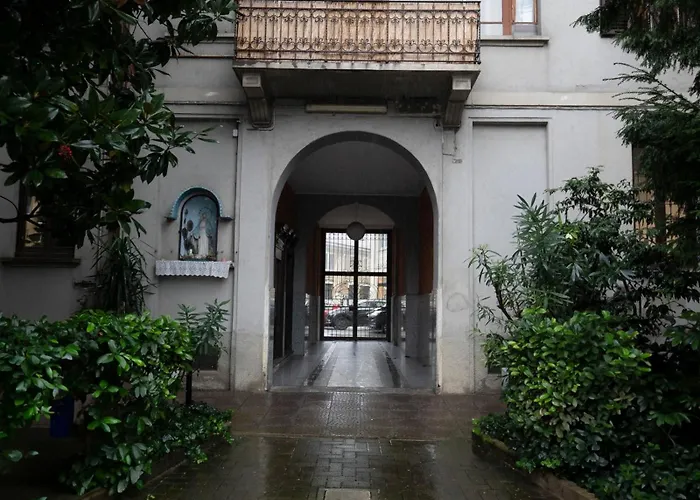Ugo Bassi 23 * Milano
