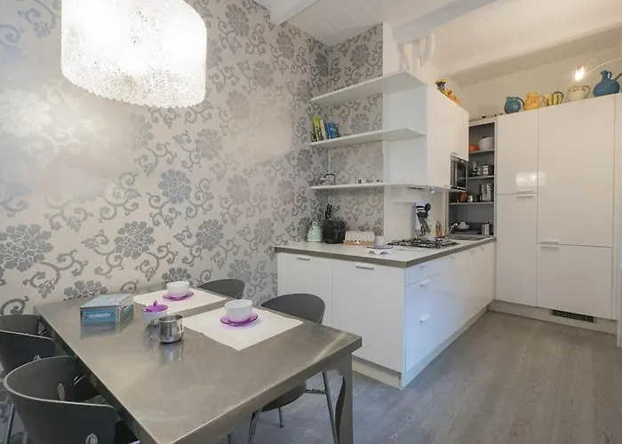 Chinatown Elegant - Youhosty * Milan