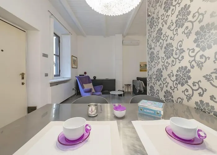 Chinatown Elegant - Youhosty * Milan