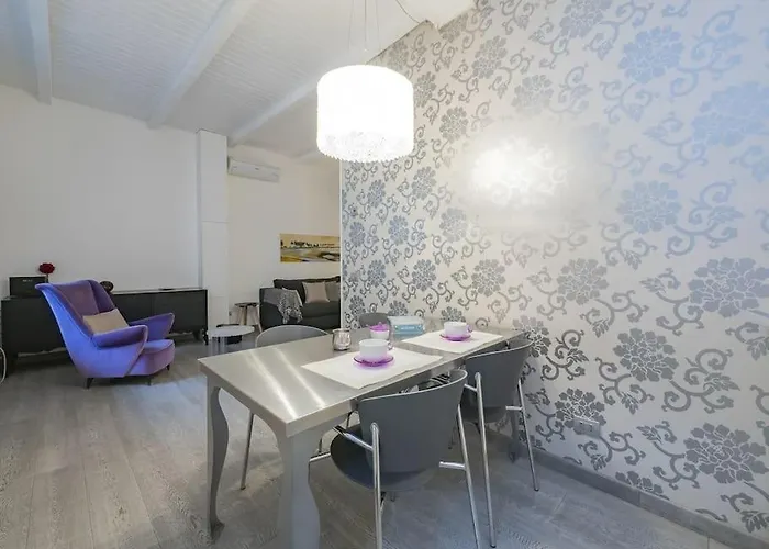 Chinatown Elegant - Youhosty *