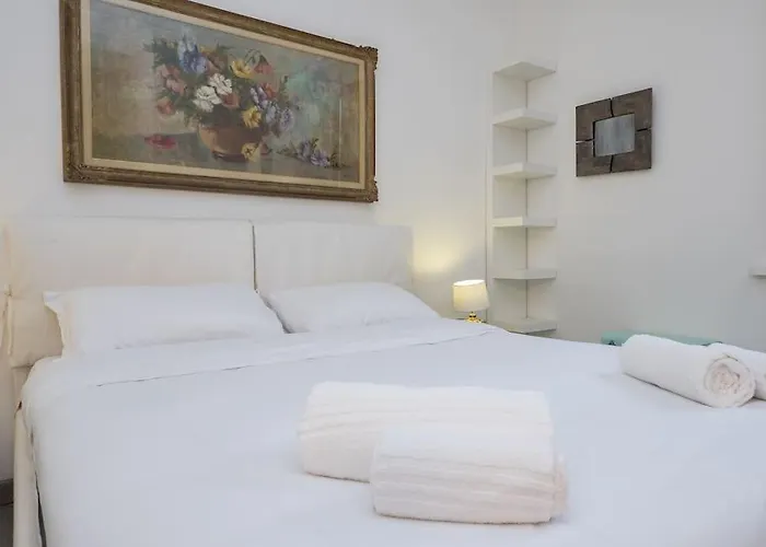 Chinatown Elegant - Youhosty *