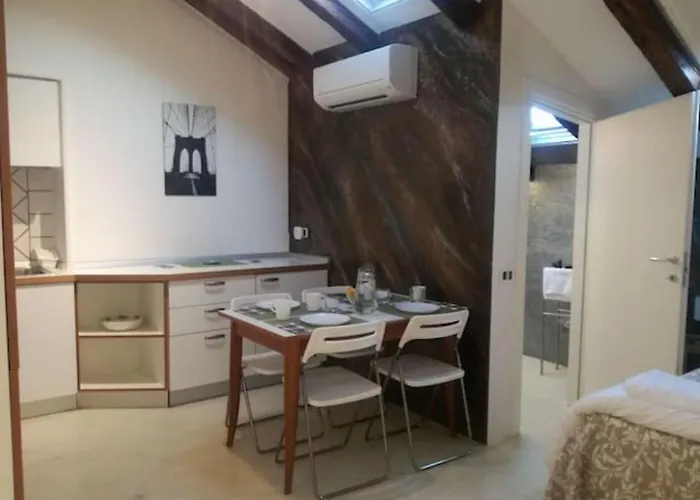 Bilocale Mansardato Zona Corso Buenos Aires Mm1-mm2 Lippi 2 Appartamento