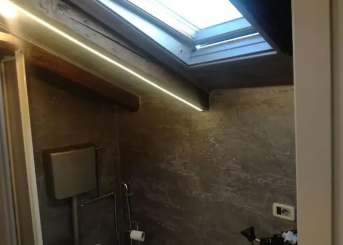 Appartamento Bilocale Mansardato Zona Corso Buenos Aires Mm1-mm2 Lippi 2