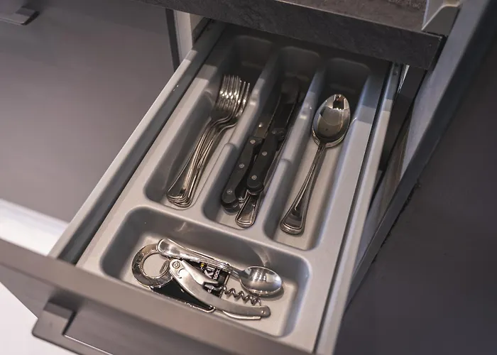 Wownavigli Apartment-sofa Bed Metro M4 Tram 2 아파트 *