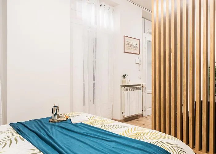 Design - Tricolore, Macedonio Melloni Apartmán *