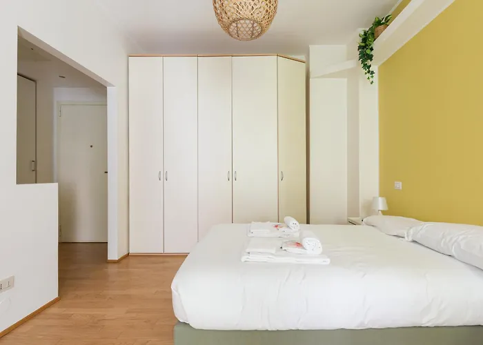 Gerusalemme M5 Yellow With Closed Balcony! Apartament Mediolan