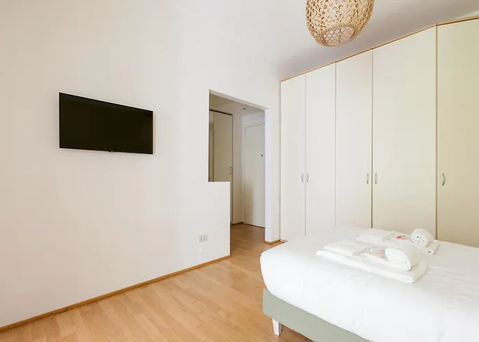 Gerusalemme M5 Yellow With Closed Balcony! Apartament Mediolan