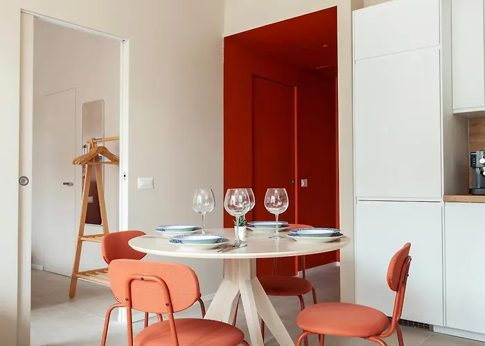 Giulio's Hideaway - Close To Station