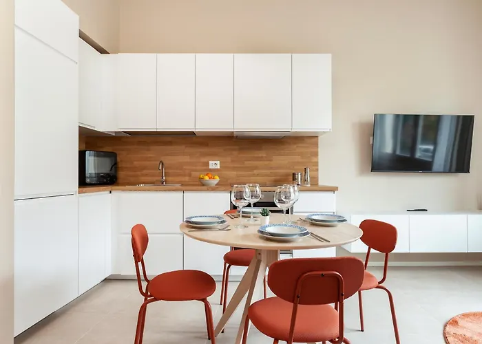 Giulio's Hideaway - Close To Station *