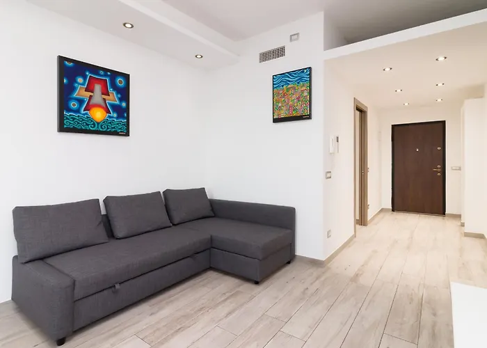 Appartamento Nuovissimo Attico 17esimo Piano, 10 Posti Letto *