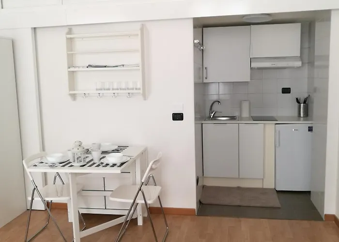 Monolocale Zona Loreto Mm1 Pasteur P1