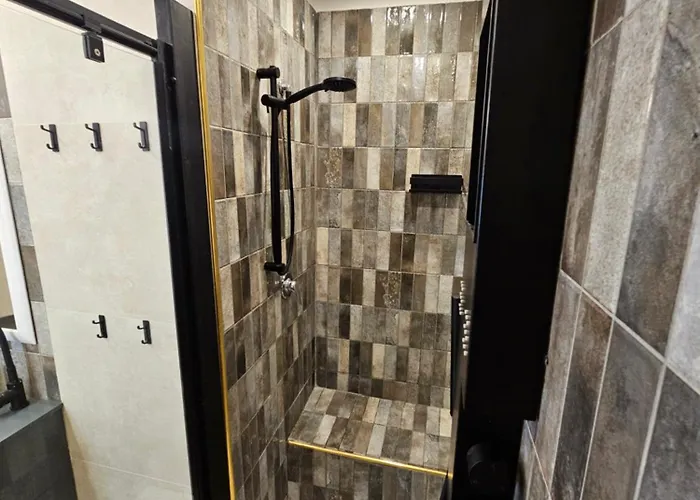 Exclusive Floor 2-bedroom Flat *