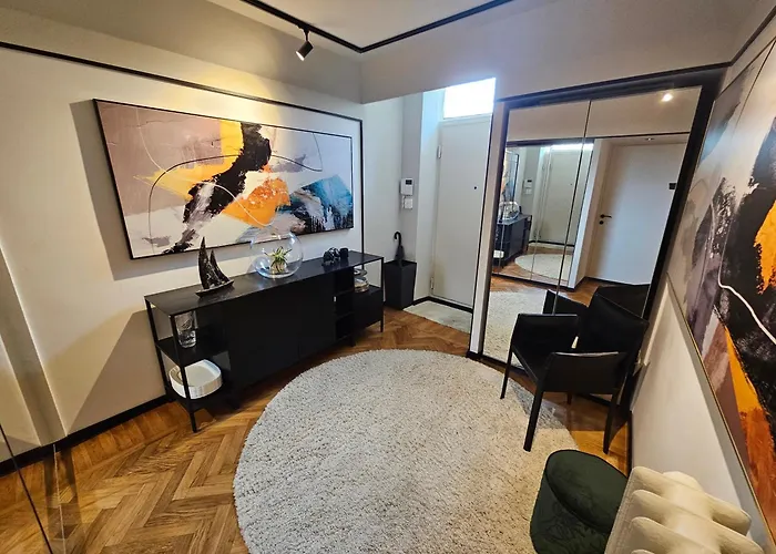 Exclusive Floor 2-bedroom Flat *