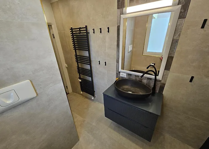 Exclusive Floor 2-bedroom Flat