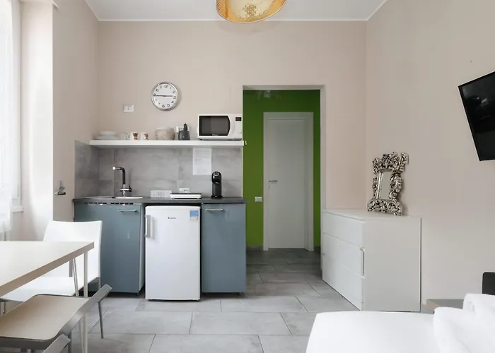 Hostmate - - Sammartini's Studio- *