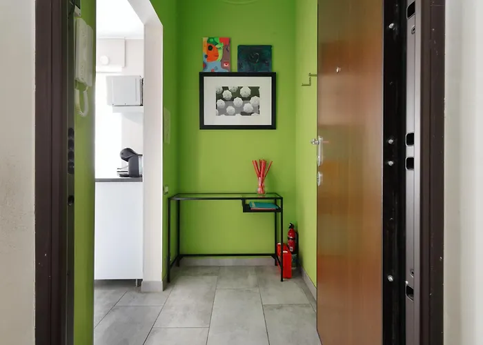 Apartament Hostmate - - Sammartini's Studio- Mediolan