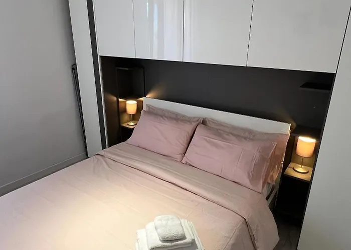 Lägenhet Rafael - 10 Min From Linate Airport, Fs, Ospedale San Raffaele *