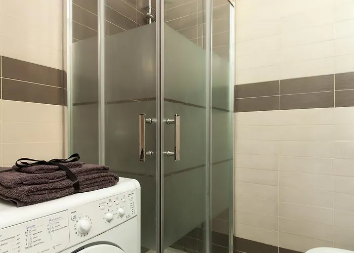 Golden House Apartment *