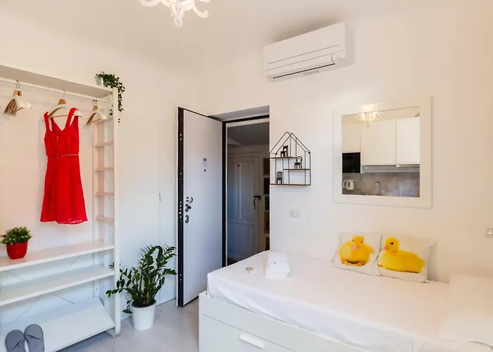 Commenda White Milan