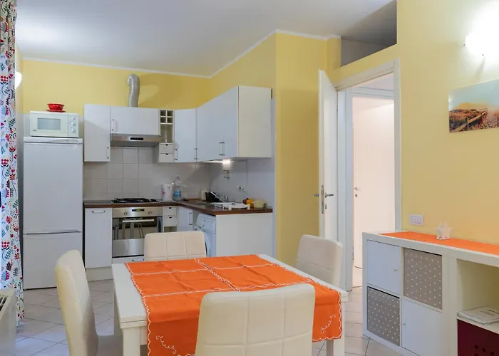 Xenia - Spacious Three-room 10 Min From Linate Milan