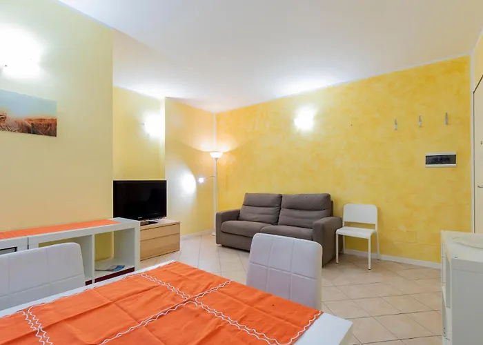 Xenia - Spacious Three-room 10 Min From Linate Milano