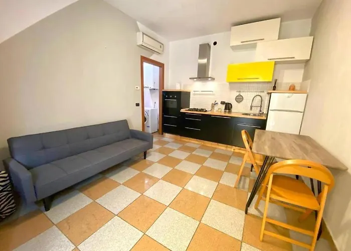 Conte Rosso House, Con Doppia Terrazza In Coorte Tranquilla A Due Passi Da Stazione E Metropolitana Lambrate Appartement *