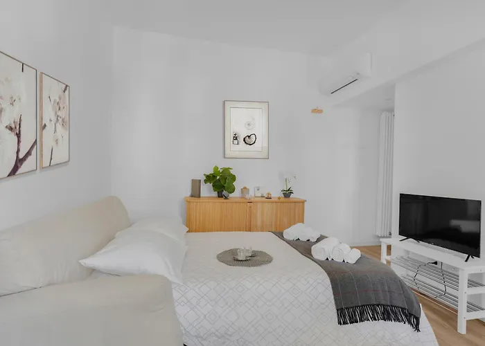 Duomo-isola Design-self Check-in * Milano