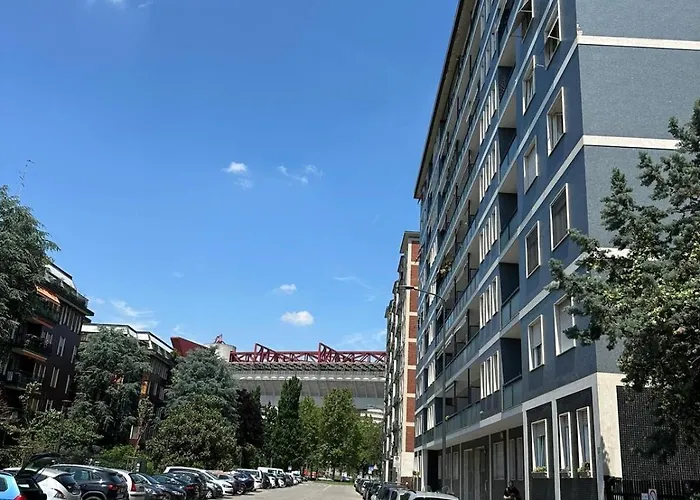 Difronte A San Siro * Milano