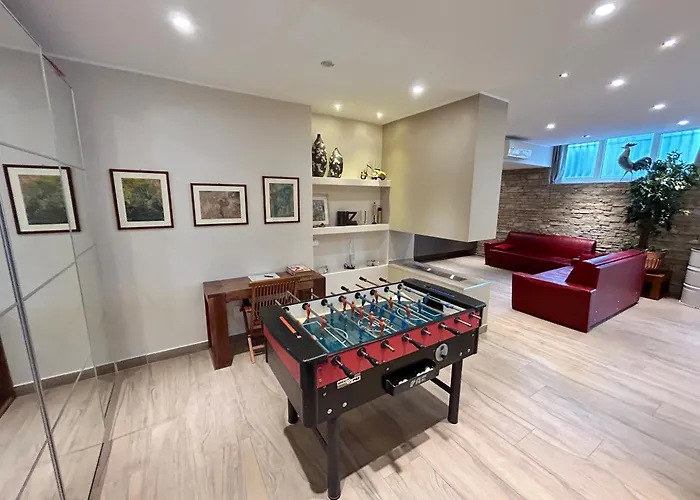 R39 Elegant With Private Parking Apartment