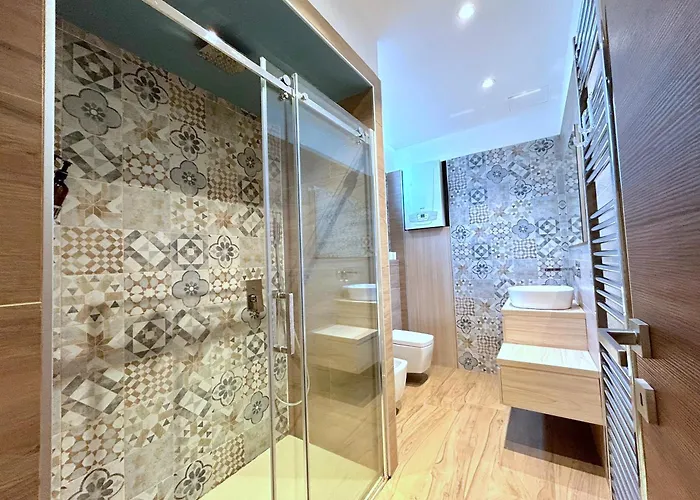 R39 Elegant With Private Parking