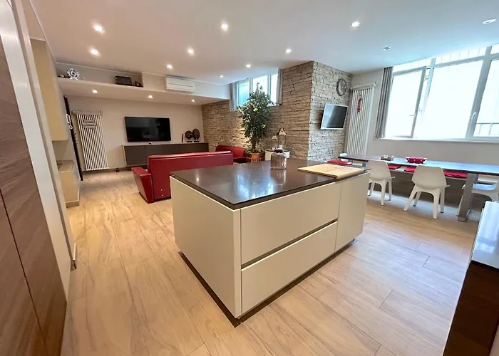 R39 Elegant With Private Parking Apartment *