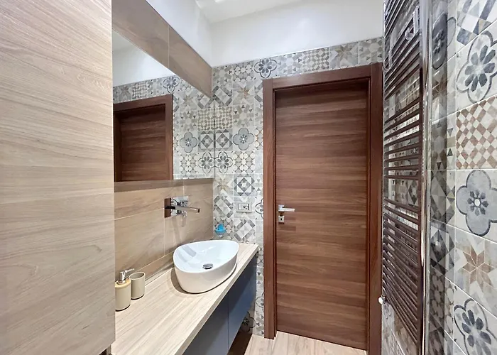 R39 Elegant With Private Parking Apartment *