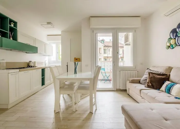 Brand New 3 Bedrooms In Navigli Area Apartmán