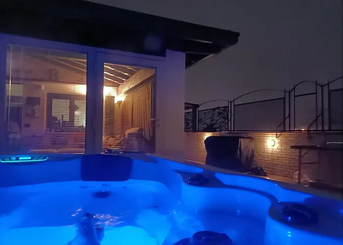 דירה Rooftop Terrace - Elegante Attico Con Idromassaggio מילאנו