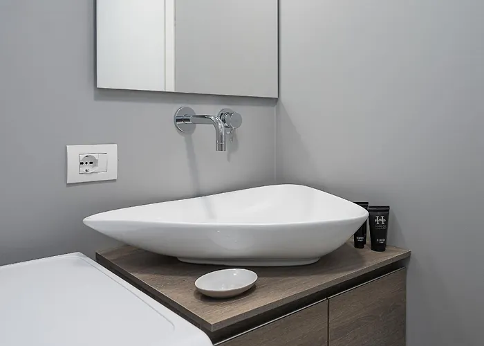 Classbnb - Bright Near The Center *