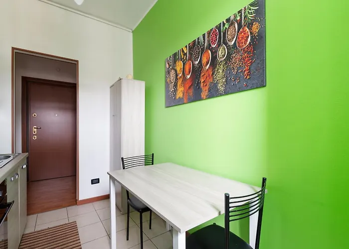 Guesthost - Cosy Milano- Bisceglie M1 * Милан