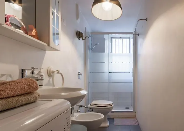 Bohemian Art Apartment. One Bedroom One Sofa 아파트 *