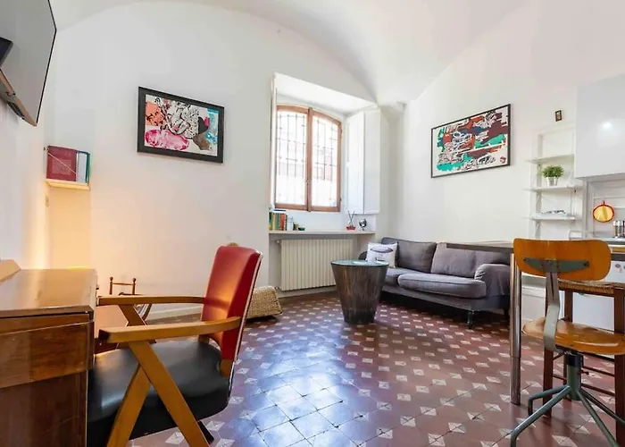 דירה Bohemian Art Apartment. One Bedroom One Sofa *
