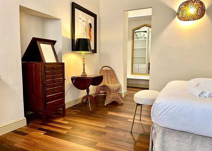 Elegant Historic On A Tree-lined Avenue Near Cadorna Station And Last Supper 아파트