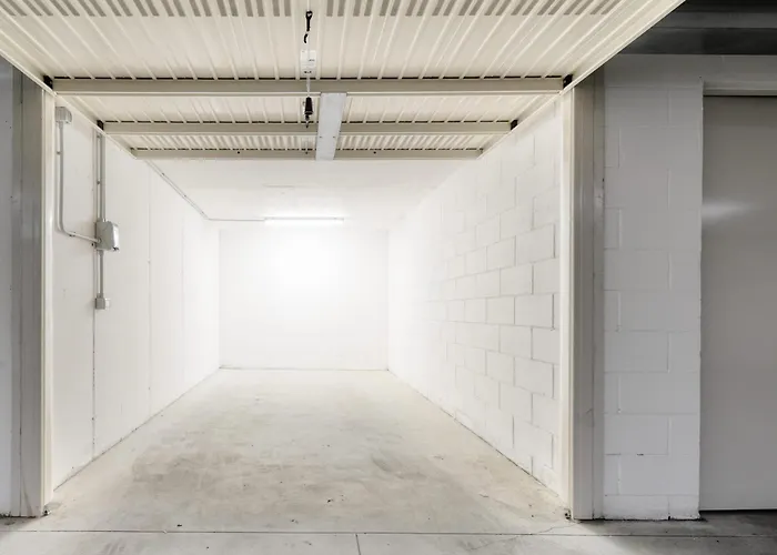 Just Urban - Boutique With Parking And Gym