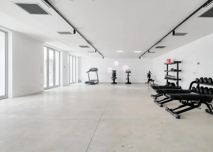 Just Urban - Boutique With Parking And Gym