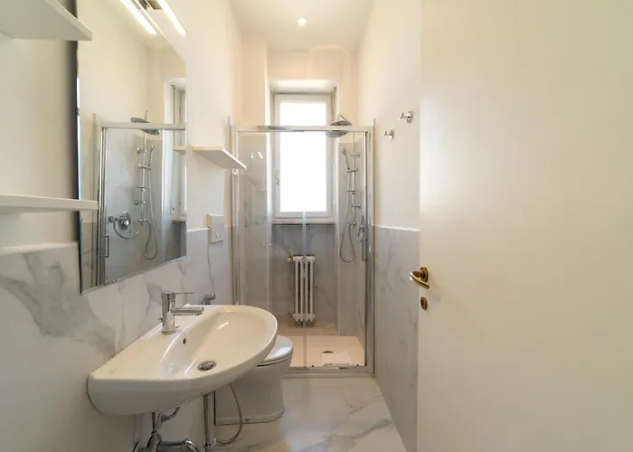 Retreat - Heart Of Milan, Duomo *