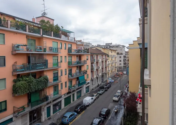 Xenia - Colorful In Fiera Area * 米兰