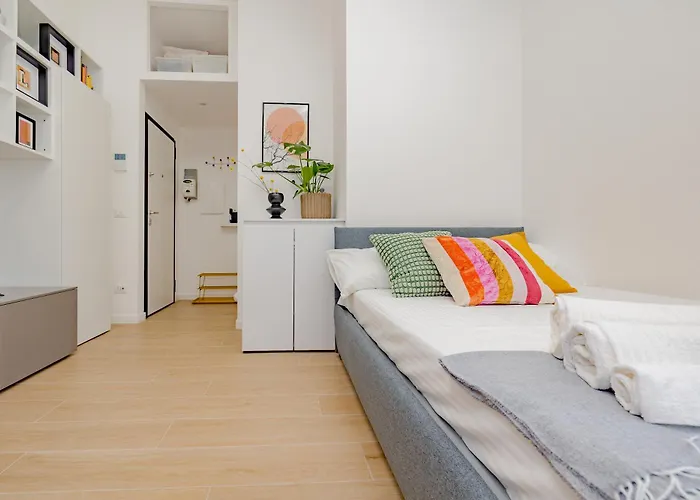 Lägenhet Comfy & Chic Near Universita Iulm & Famagosta-ideal For Work *